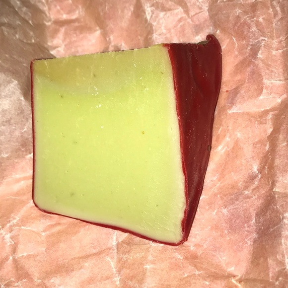 Lush’s (discontinued version) of Avacodo co wash solid shampoo - Picture 2 of 3